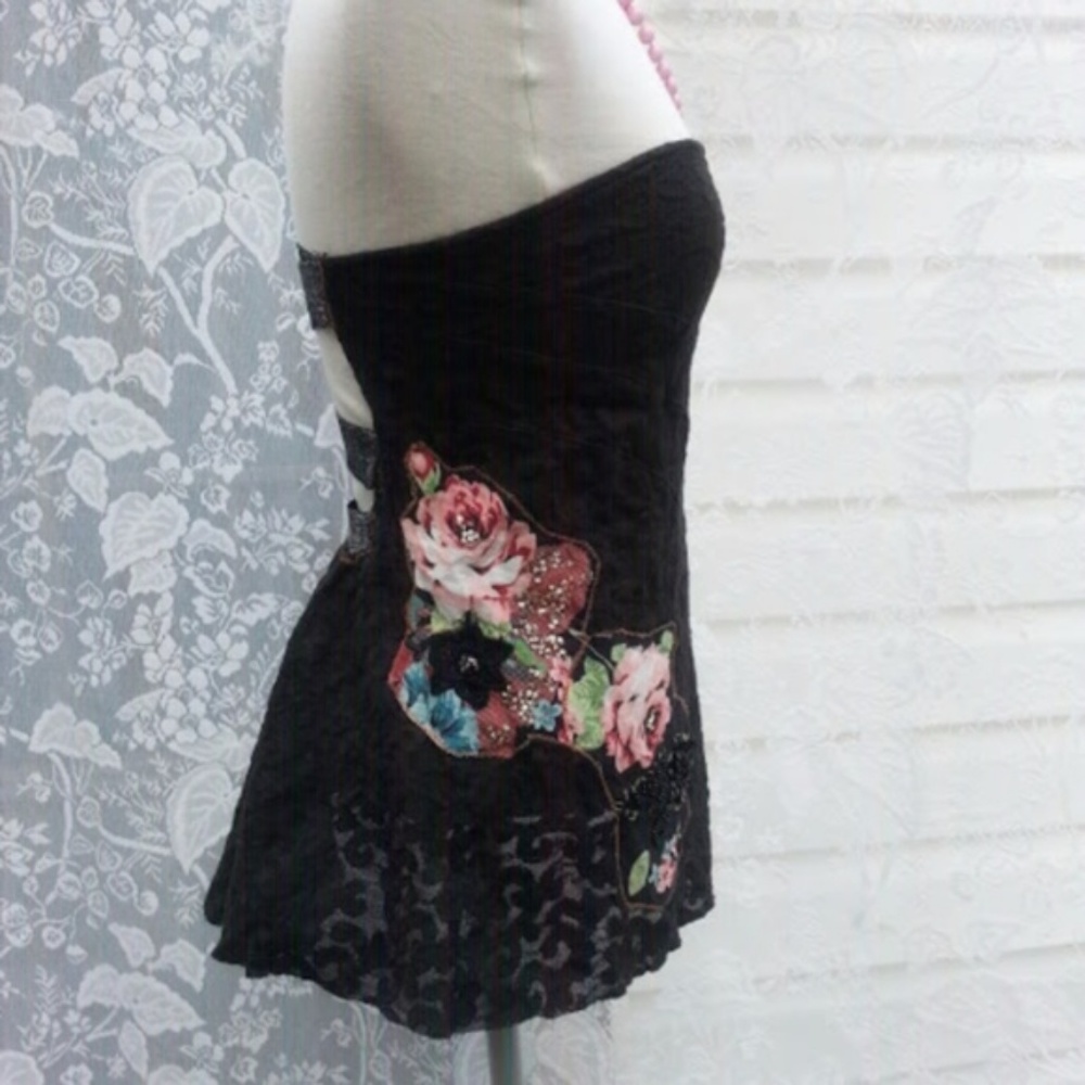 Free People black lace strapless top w/applique flowers szM
